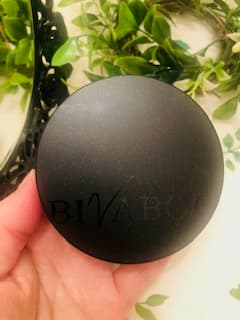 ナイアシンアミドやレチノール入りのファンデーション